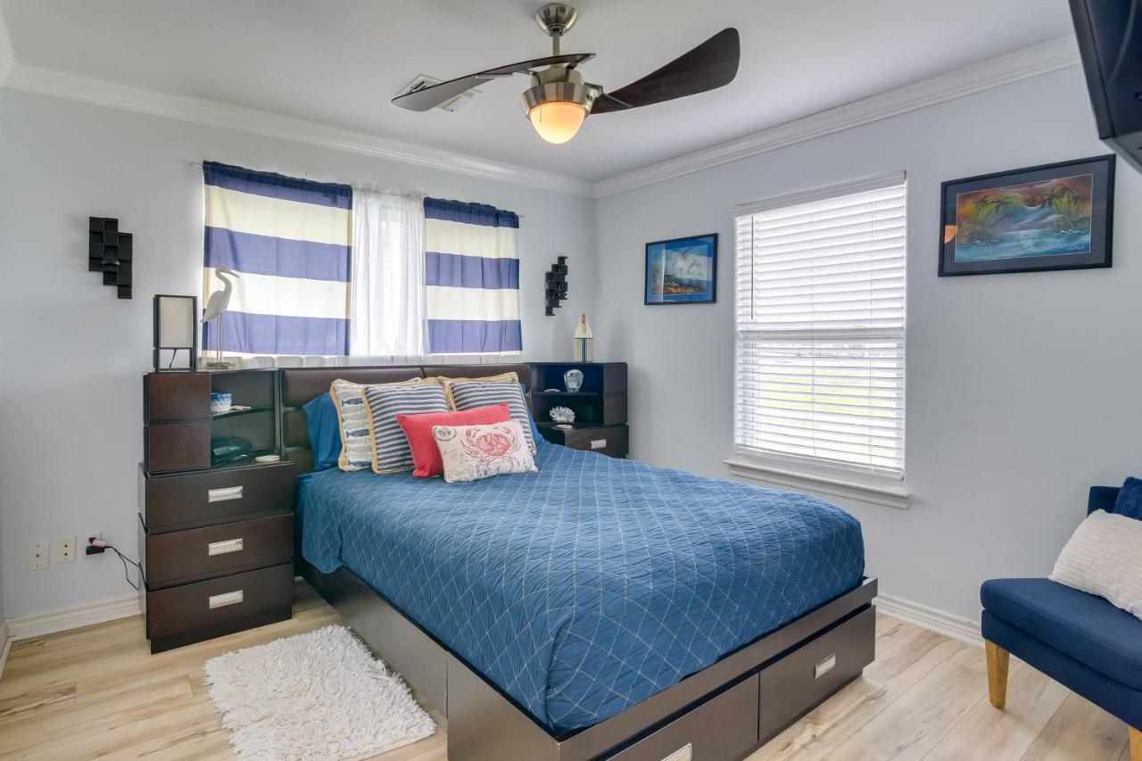 Galveston Escape With Entertainment Patio And Deck! Villa Exterior photo